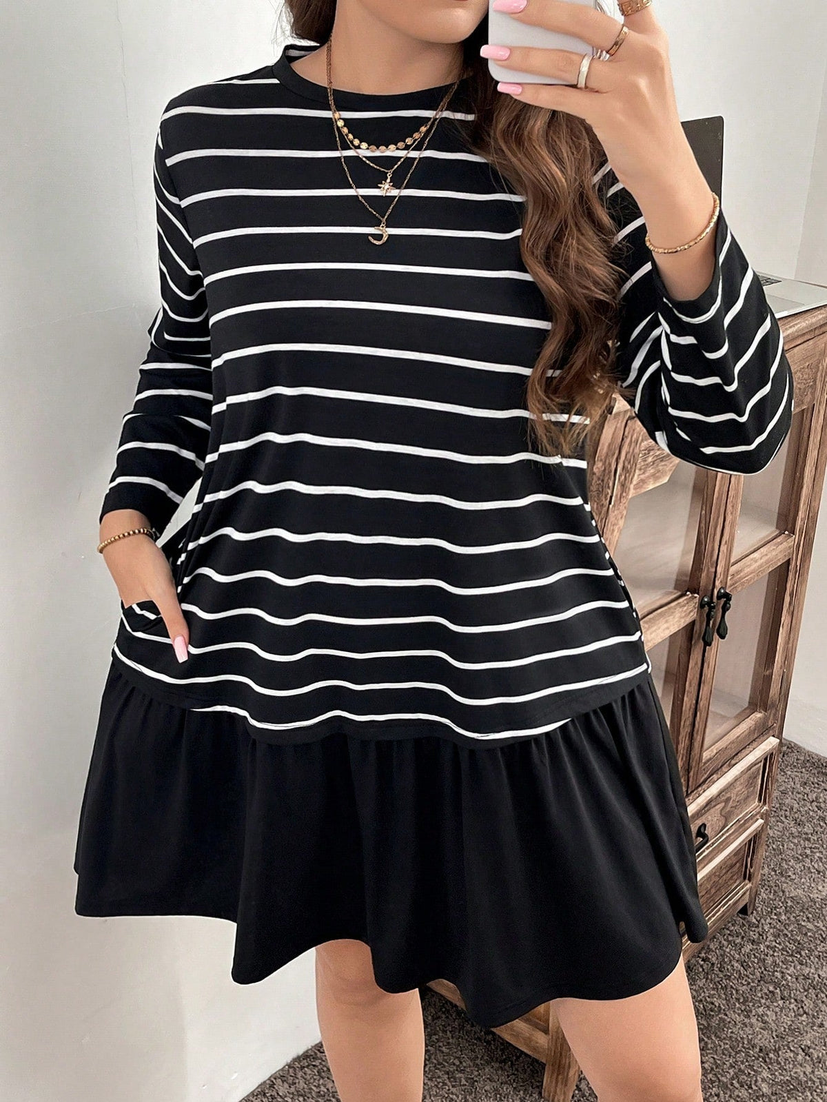 Vestito a righe casual per tutti i giorni con scollo rotondo e volant, abiti da donna autunnali di taglia comoda