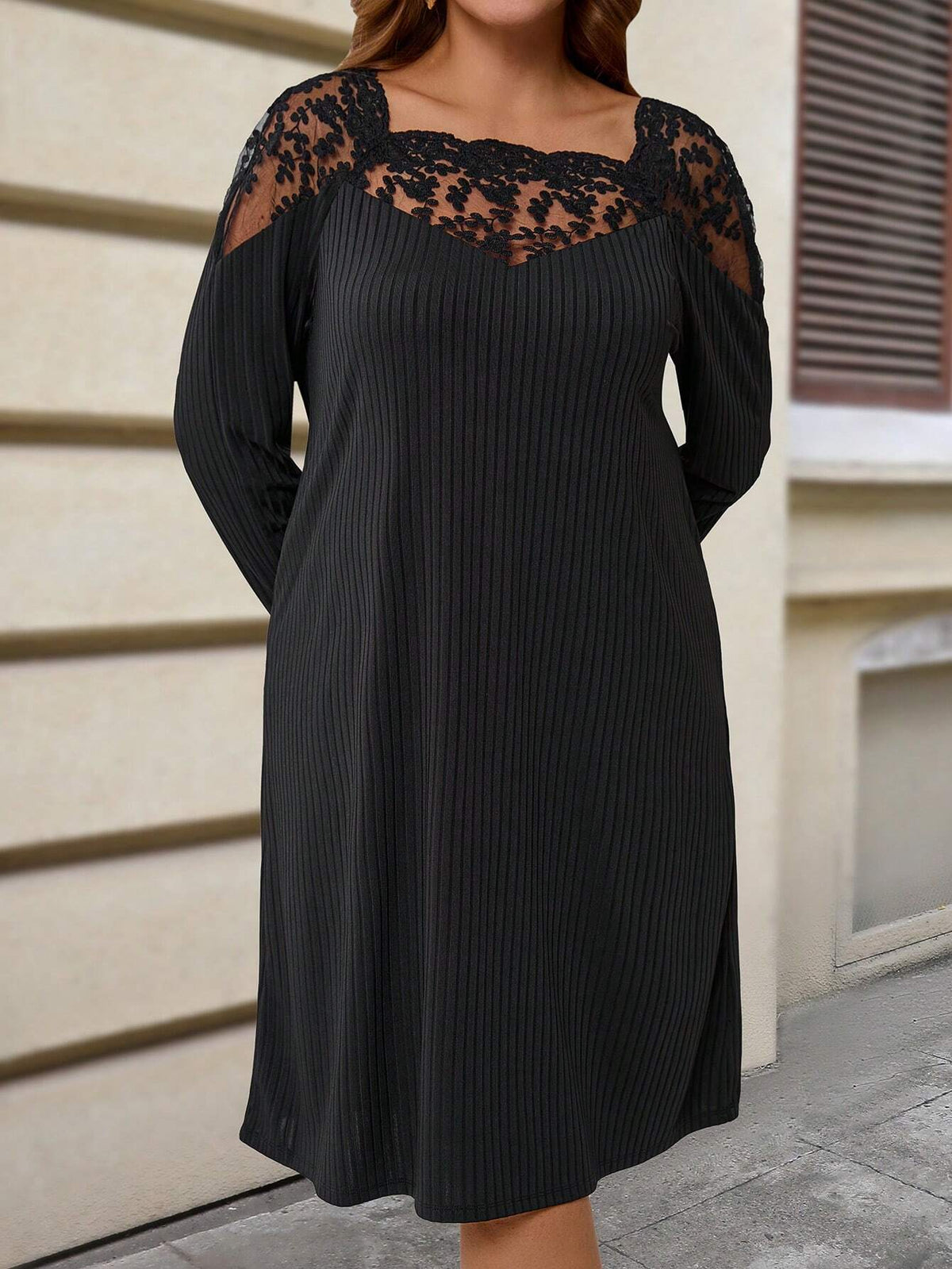 Abito casual di grandi dimensioni da donna con maniche lunghe, ricami, patch in rete e coste, elegante