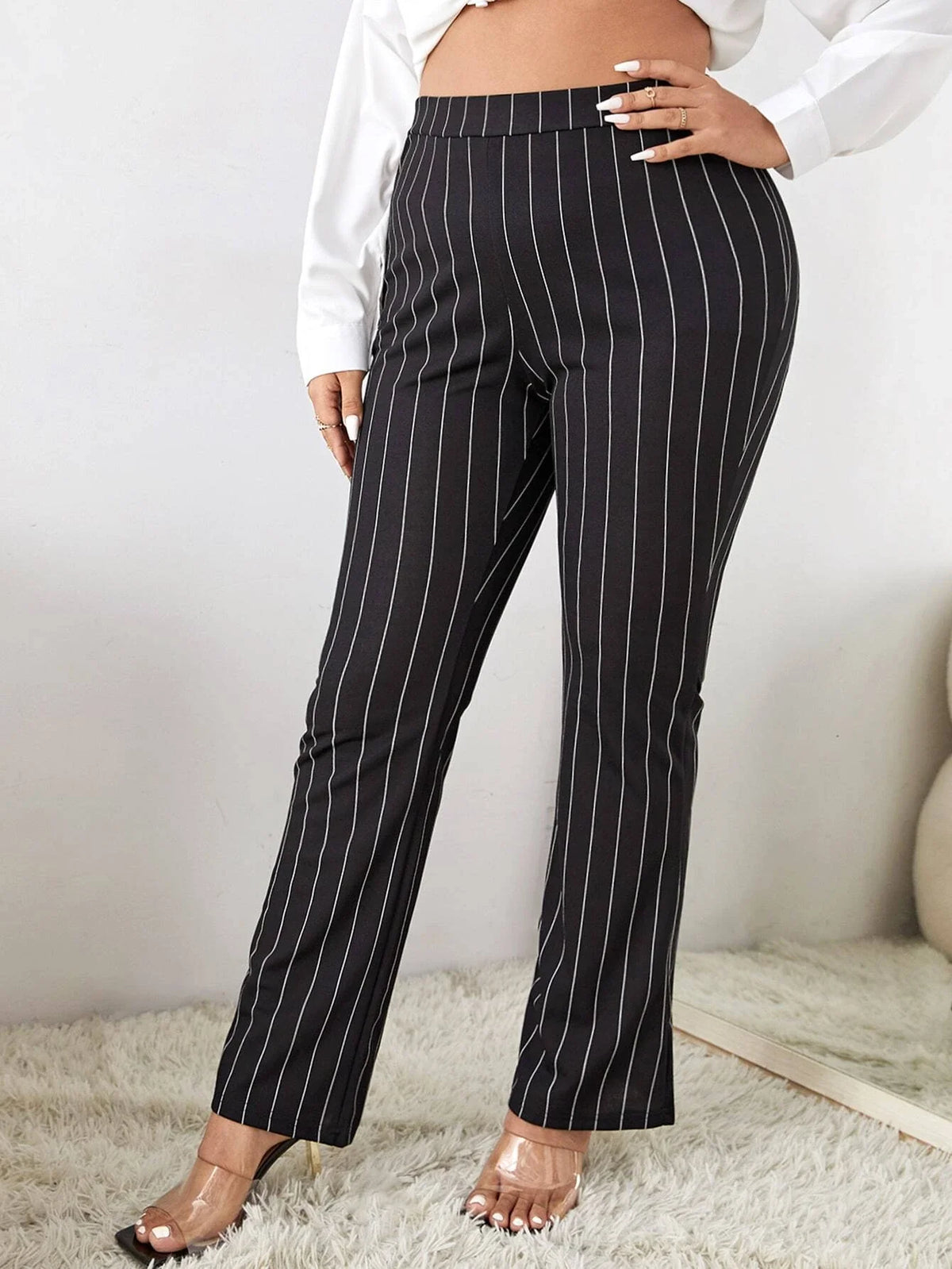 Pantaloni a gamba tagliata vita alta a righe verticali