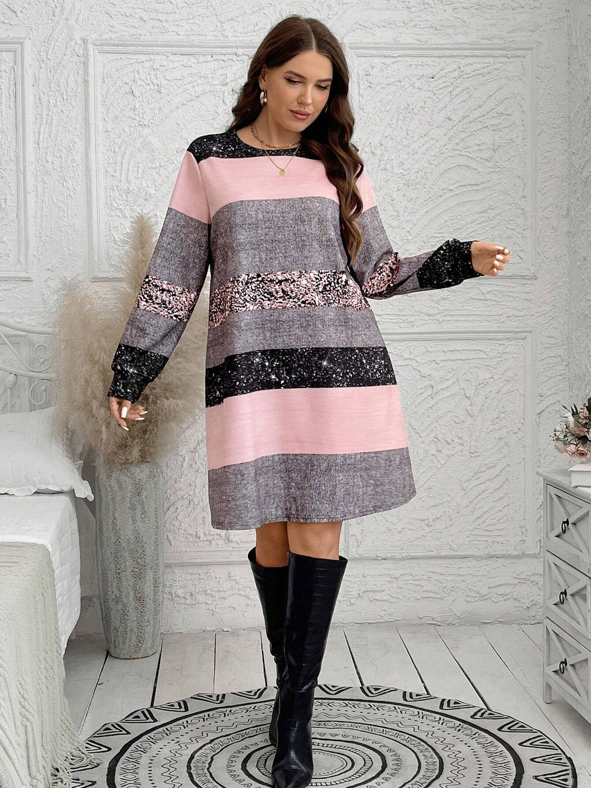 Abito casual a maniche lunghe con scollo tondo e righe, taglia comoda per donne, vestito stile glitter per vacanze in primavera e autunno