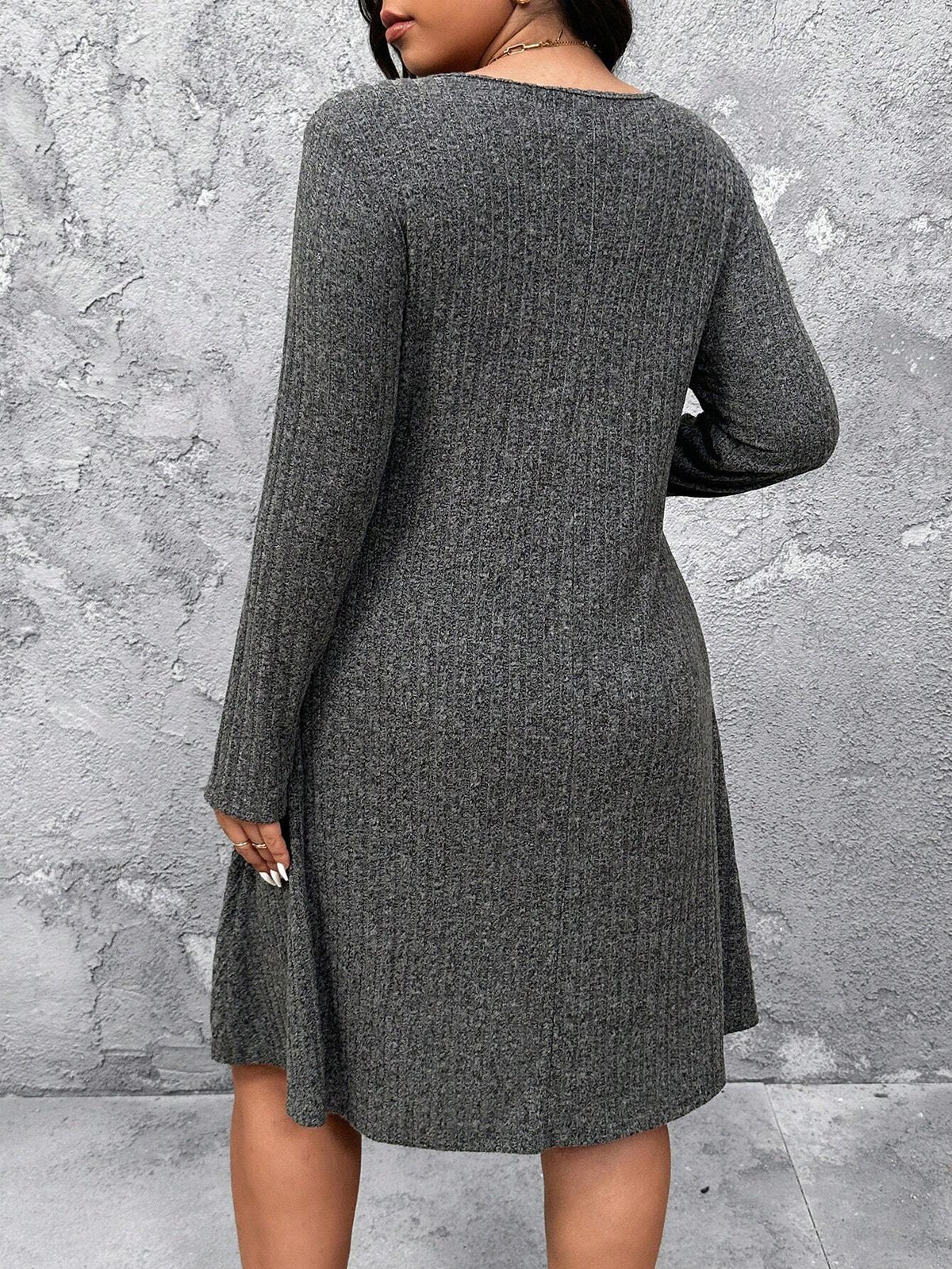 Vestito a maglia a coste con dettaglio pulsante Plus per l'uso quotidiano