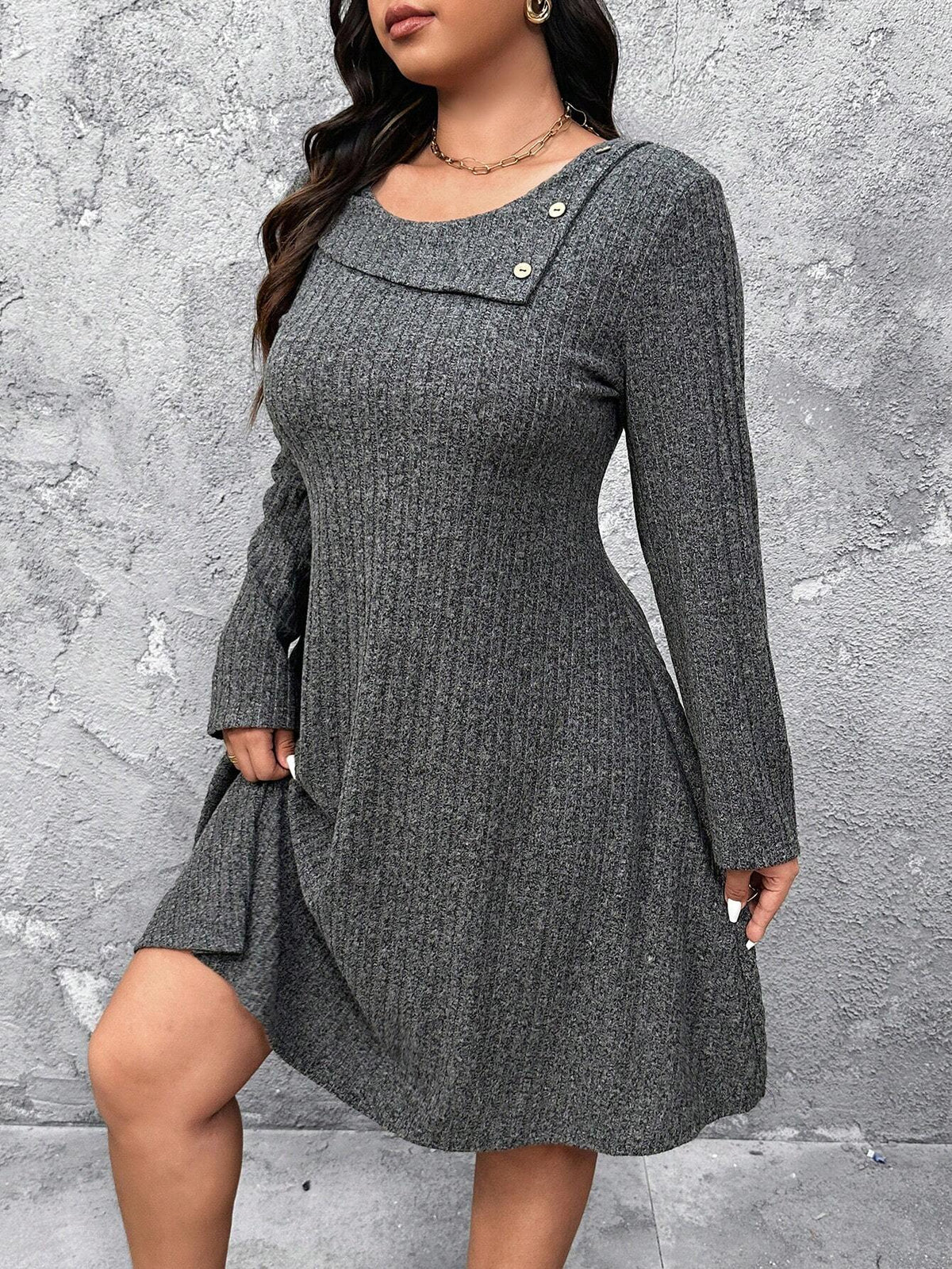 Vestito a maglia a coste con dettaglio pulsante Plus per l'uso quotidiano
