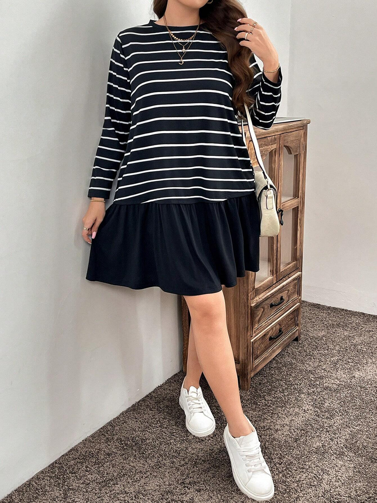 Vestito a righe casual per tutti i giorni con scollo rotondo e volant, abiti da donna autunnali di taglia comoda